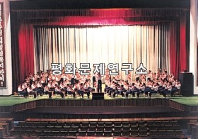 장산동 평양장산중학교 학생들의 음악공연