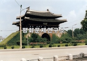 평양시 평양팔경 중에 하나인 보통문(국보급 제3호)